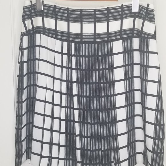 Judith & Charles Lined Black and White Plaid Front Pleated A-Line Skirt Size 8 - Picture 2 of 8